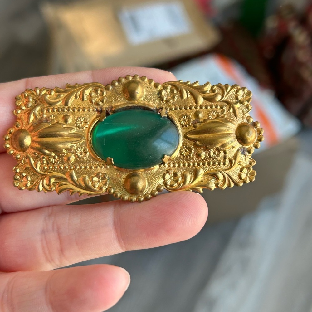 Egyptian gold ornate vintage 1940’s brooch - Picture 3 of 9
